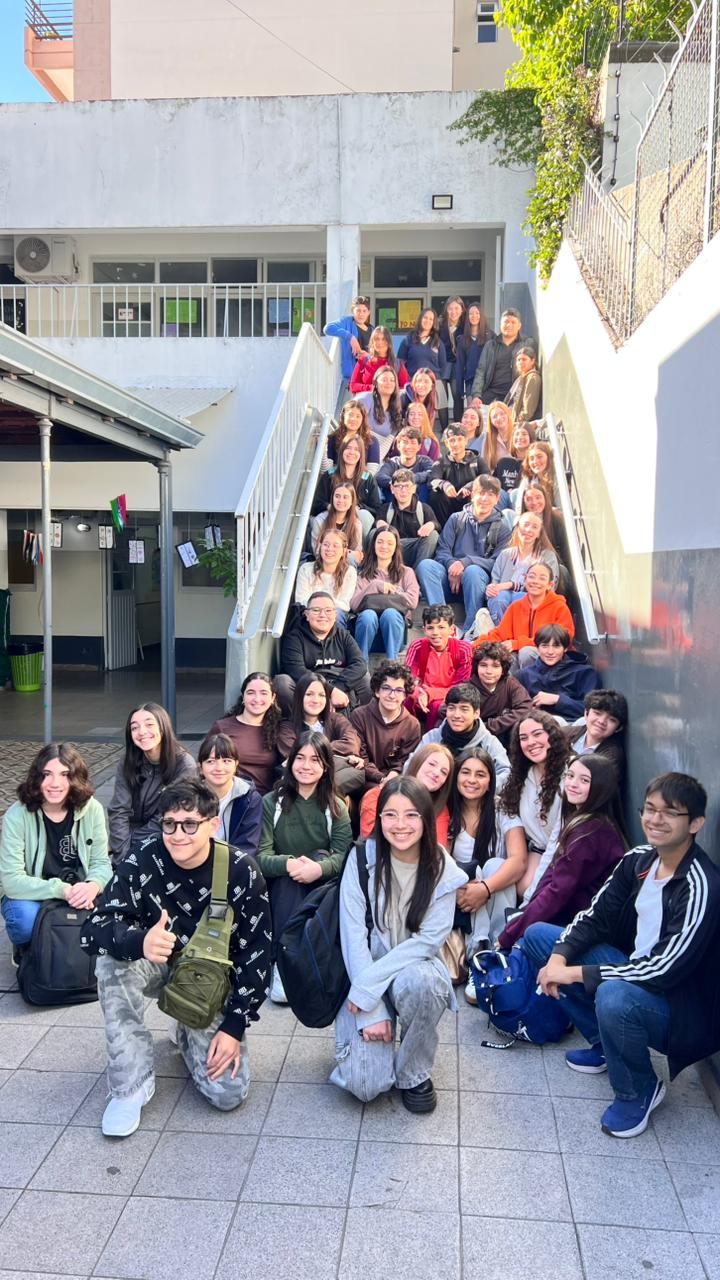 Grupo que comienza a dar el Examen Internacional 2025 Plida Juniors de Dante Global
